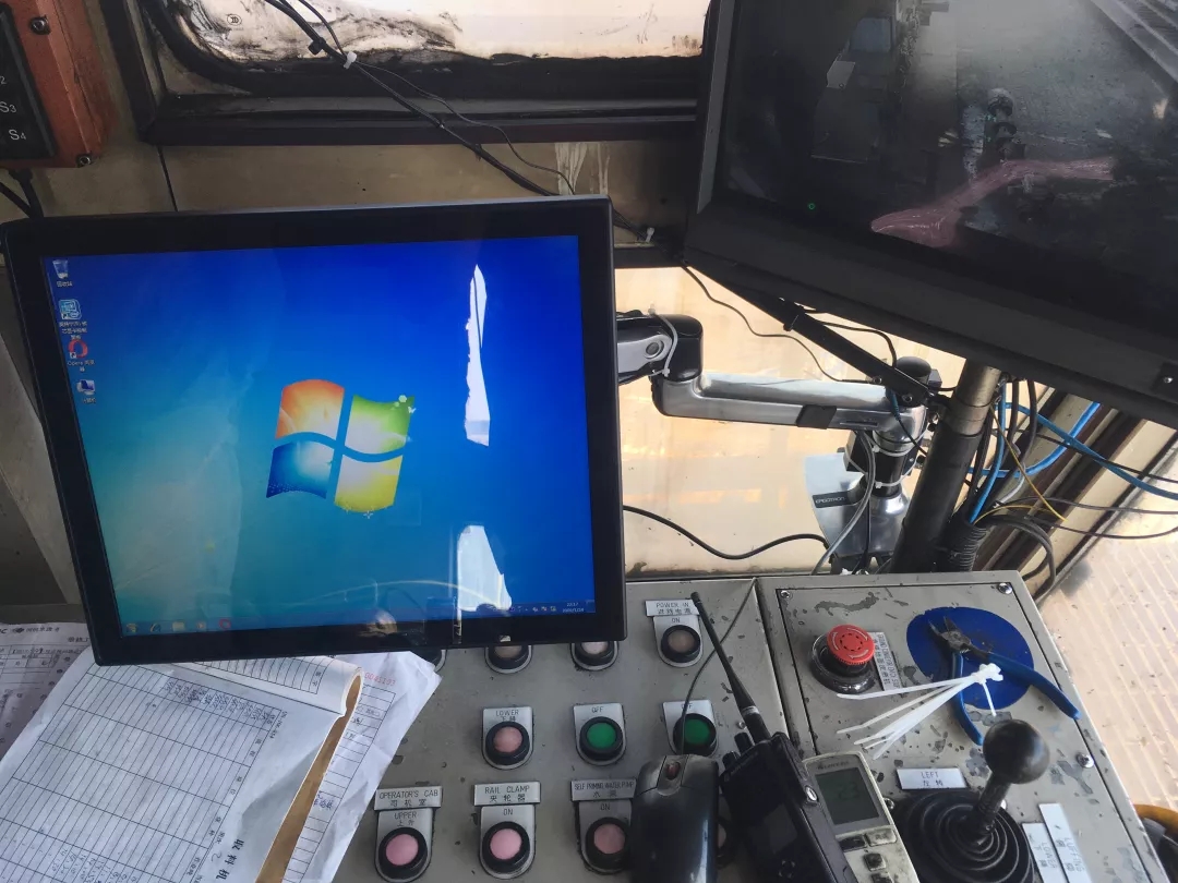 APC-1701加固一體機(jī)現(xiàn)場(chǎng)安裝圖