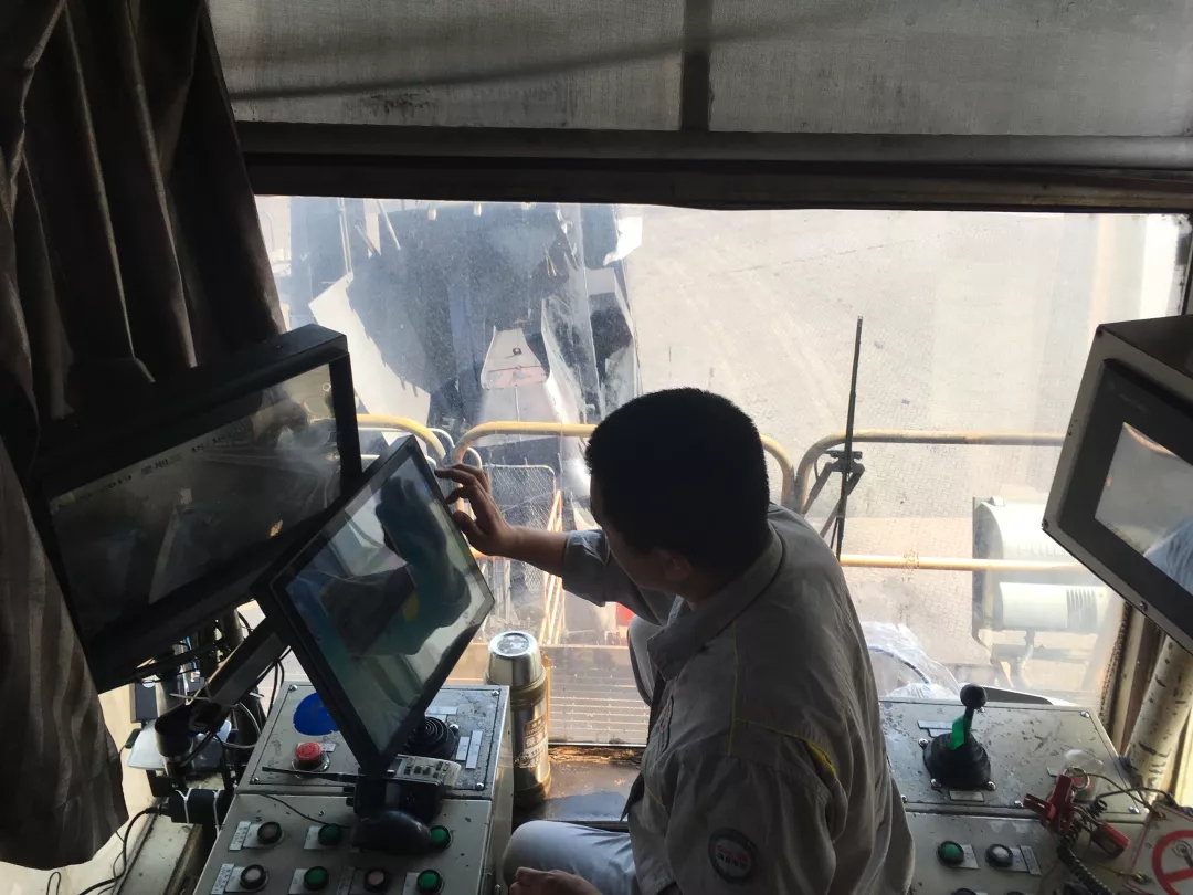 APC-1701加固一體機(jī)現(xiàn)場(chǎng)安裝圖